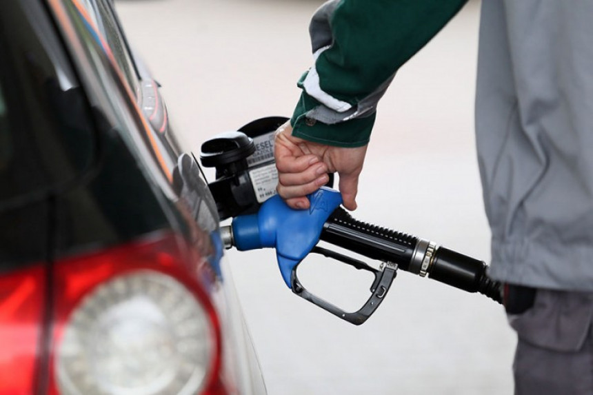 Za godinu dana u BiH cijene goriva skočile 33 odsto