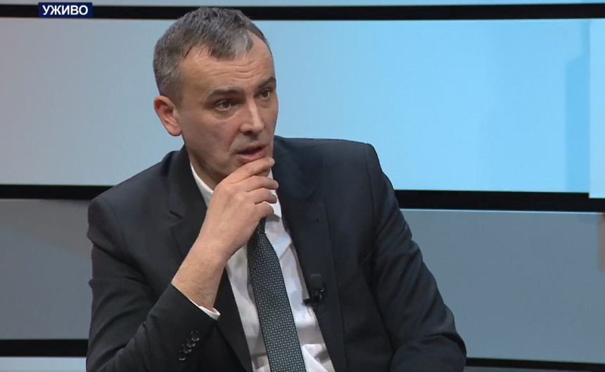 Ulažete milione u softvere, a za borce nemate!