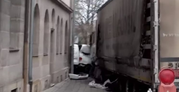 Njemačka: Pijani vozač uništio 33 automobila