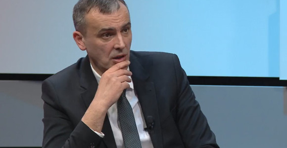 Ulažete milione u softvere, a za borce nemate!