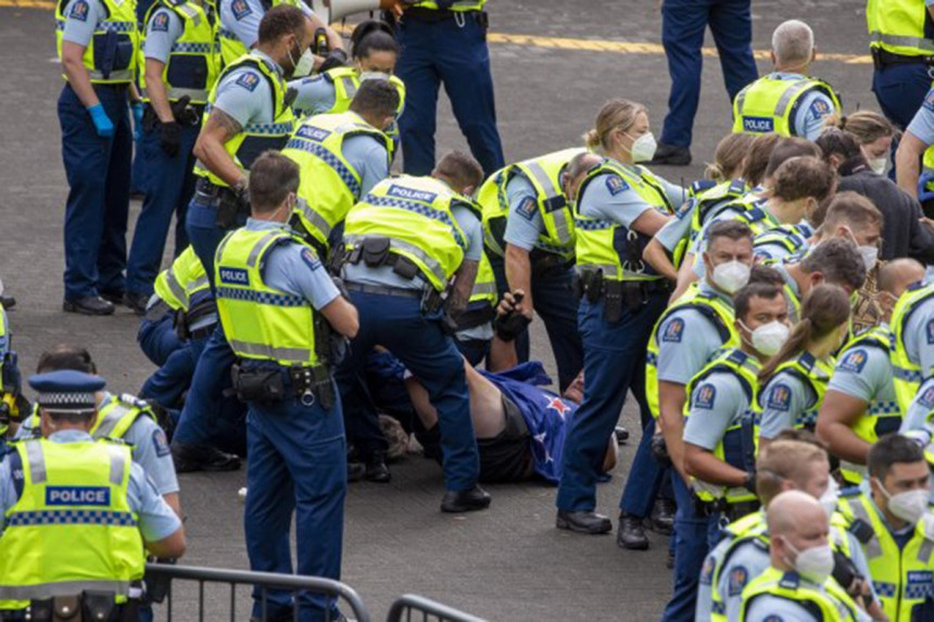 Хаос на улицама Новог Зеланда, ухапшено 120 људи