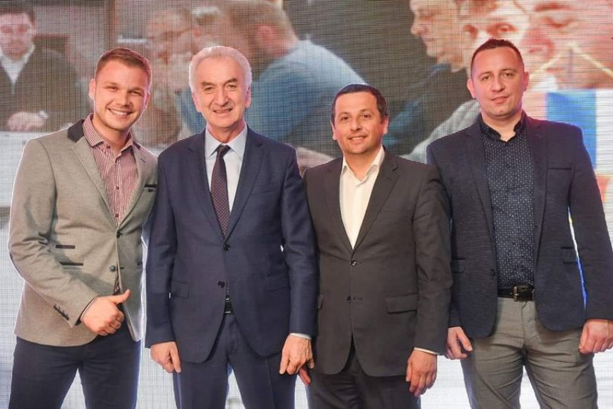 Dvije generacije, a jedno srce za Republiku Srpsku