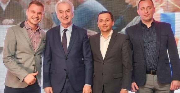 Dvije generacije, a jedno srce za Republiku Srpsku