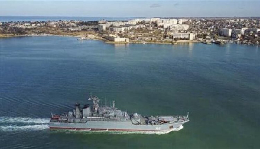 Руски брод приморао подморницу САД да напусти воде РФ