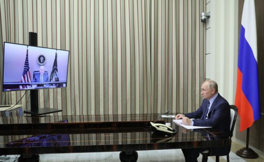 Putin i Bajden razgovarali o krizi oko Ukrajine