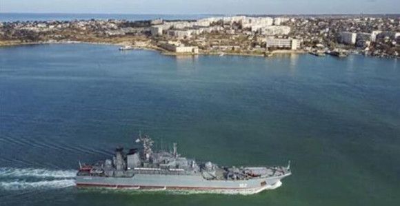 Ruski brod primorao podmornicu SAD da napusti vode RF