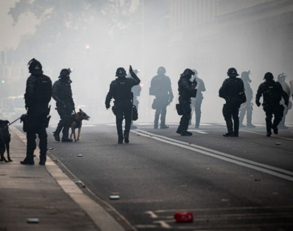 Pariz: Oklopnim vozilima na hiljade demonstranata