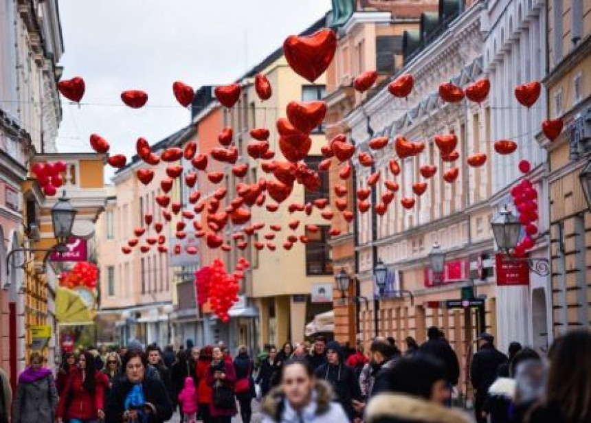 Crveni baloni ukrasili centar Banjaluke