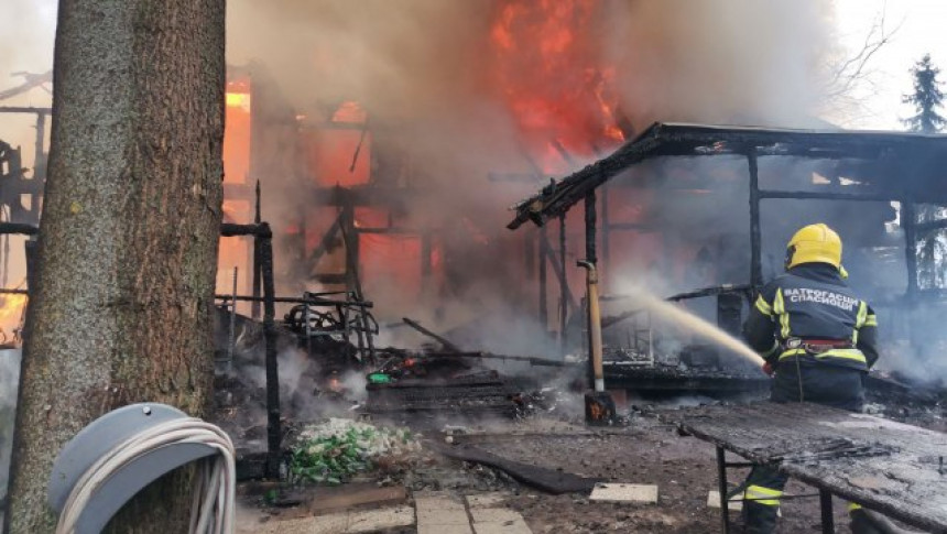 Београд: Потпуно изгорио ресторан на Ади Циганлији