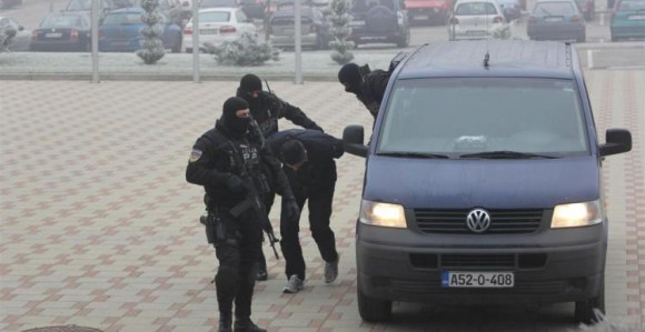 Uhapšeni Nikolić dovodi se u vezu ubistva policajaca?