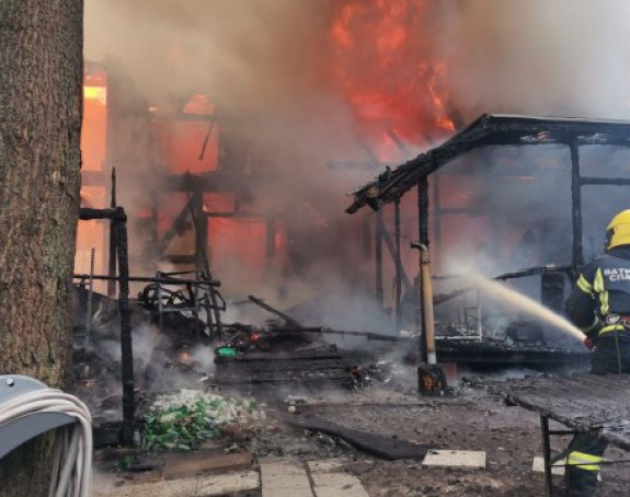 Beograd: Potpuno izgorio restoran na Adi Ciganliji