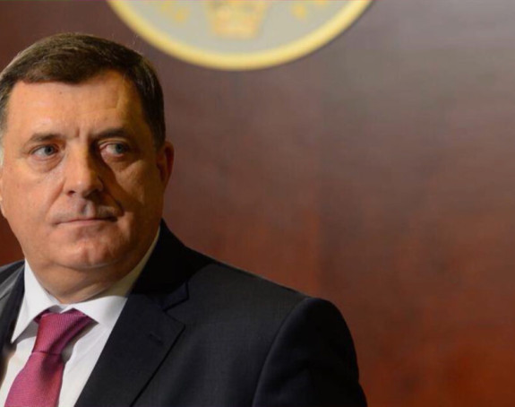 Postavio se iznad institucija, donosi sve važne odluke