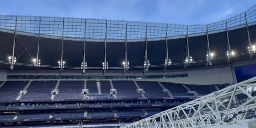 Otkazana utakmica, oluja nosi krov stadiona (VIDEO)