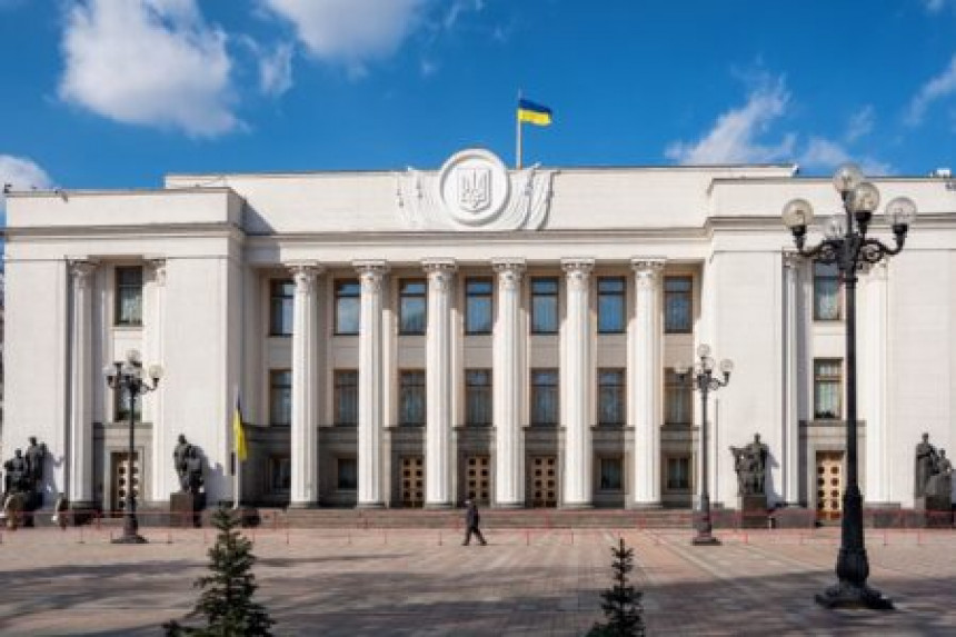 Парламент дозволио Украјинцима да носе оружје