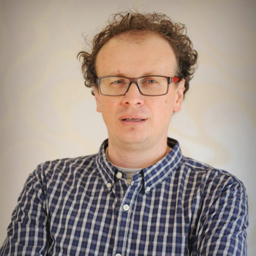 J*beš srpski svet, važno je osvojiti Centralnu banku