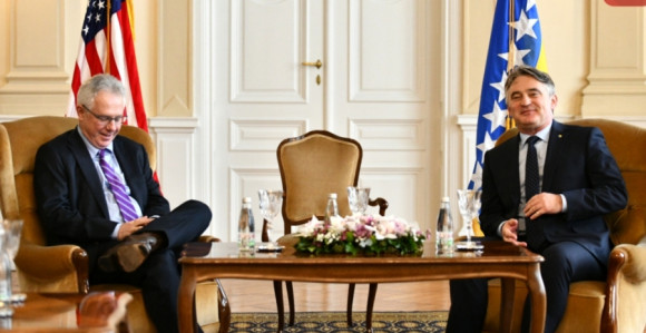 Novi ambasador SAD u BiH predao akreditive Komšiću