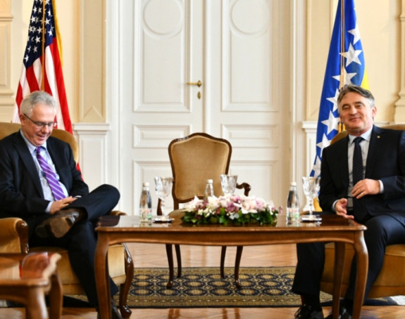 Novi ambasador SAD u BiH predao akreditive Komšiću