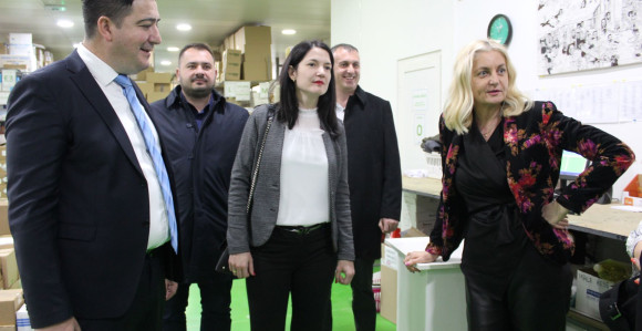 Vlast ljudima da obezbijedi da rade i dobro žive