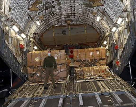 Mnoge zemlje šalju šljemove, oružje i municiju Ukrajini