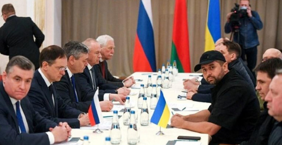 Objavljene prve fotografije pregovora Rusije i Ukrajine