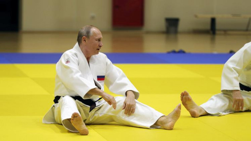 Putinu oduzet crni pojas u tekvondou