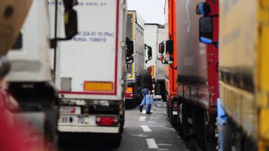 Vozači iz Srbije počeli da izlaze iz Ukrajine