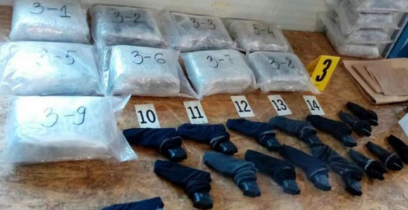 Djevojka uhapšena na granici sa drogom i pištoljima