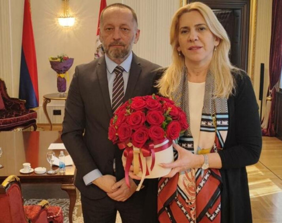 Od Vučića crvene ruže za predsjednicu Republike Srpske