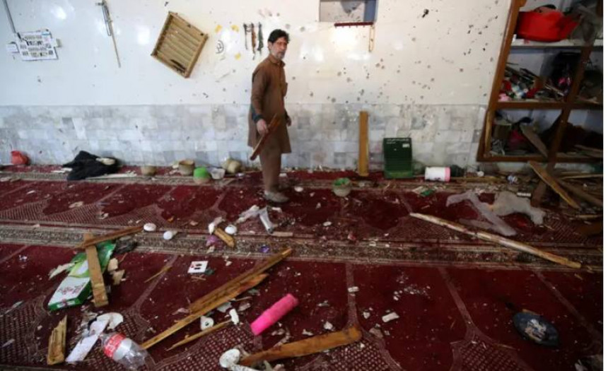 U samoubilačkom napadu na džamiju 63 poginulih