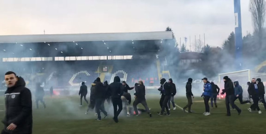 Opšta tuča: Sukob navijača na Grbavici (VIDEO)