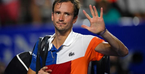 Poznato zašto se Medvedev odrekao zastave Rusije