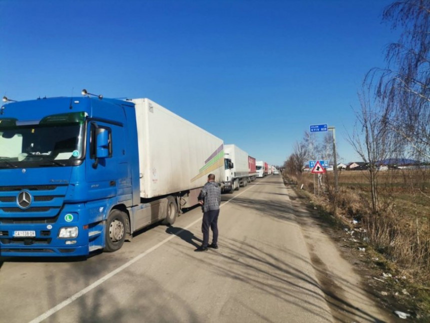 Petorica srpskih kamiondžija traže spas iz Ukrajine