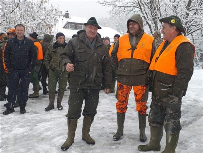 Semberac ulovio vuka, Višković mu čestitao