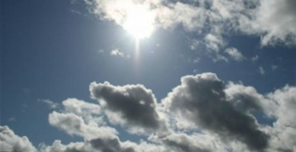 Danas pretežno oblačno, moguće slabe padavine