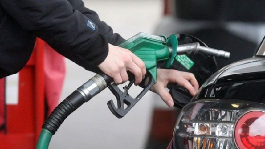 Литар бензина би ускоро могао коштати 2,5 евра
