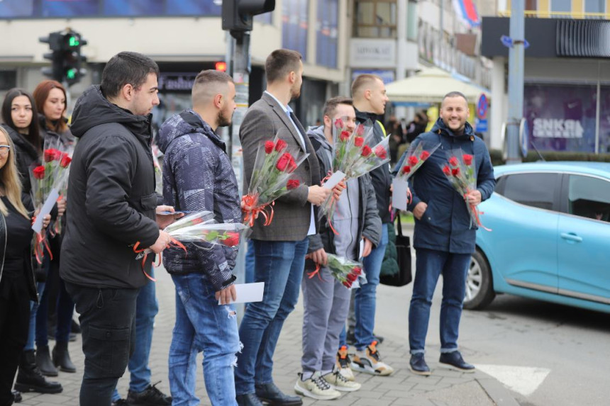 ДНС Бијељина: Знак пажње за све наше суграђанке