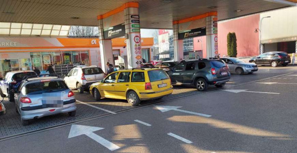 Vlast uništila naftne terminale, skupo plaća gorivo