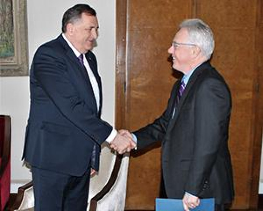 Oglasio se Dodik o susretu sa američkim ambasadorom u BiH