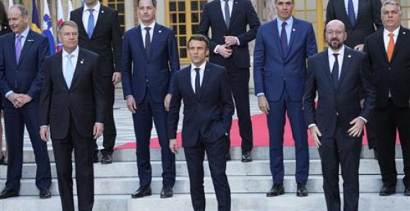 Lideri EU na samitu u Parizu o članstvu Ukrajine