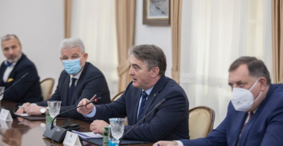 Zbog blokade na čekanju projekti od 1,2 milijarde KM