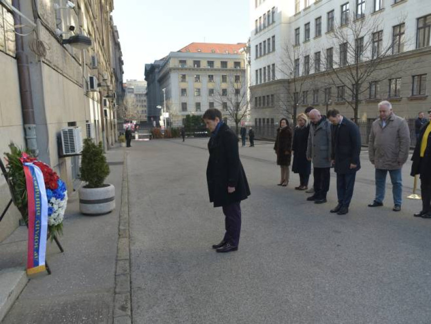 Položen vijenac na mjestu atentata Zorana Đinđića