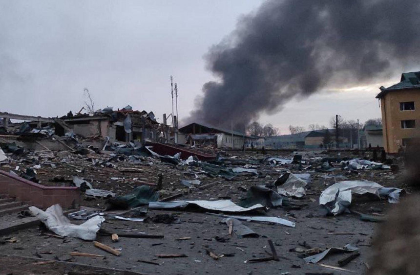 Најмање 35 погинулих у нападу на војну базу код Лавова