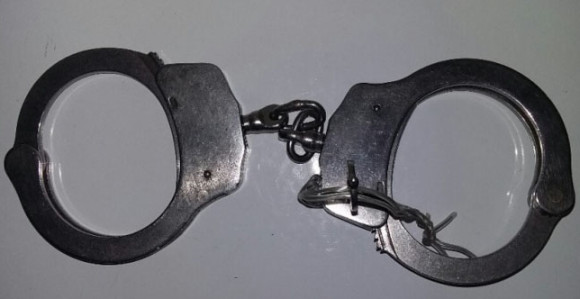 Uhapšeni zbog opojne droge i ometanja policije