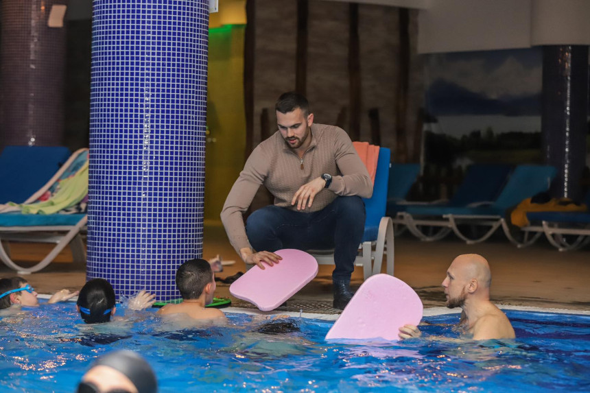 Бесплатна школа пливања за дјецу