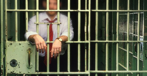 Zbog žene pobegao iz kućnog pritvora i molio policiju da ga uhapse!