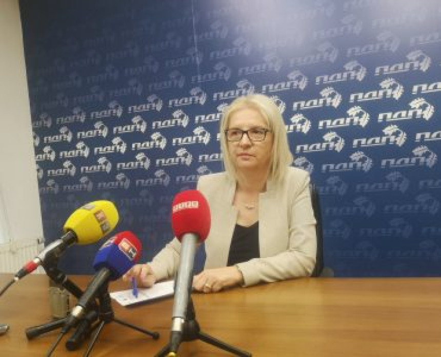 Dok druge zemlje primjenjuju mjere, SNSD igra igru