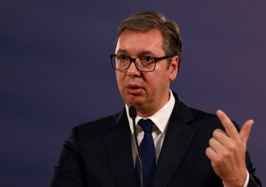 Vučić: U Srbiji će benzin i dizel od sutra biti jeftiniji