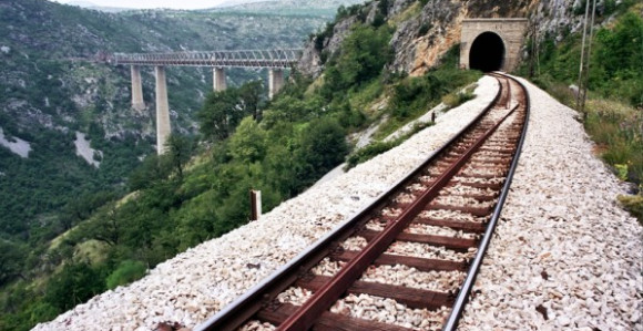 Воз БГД-Бар дуже од седам сати чекао на граници са ЦГ