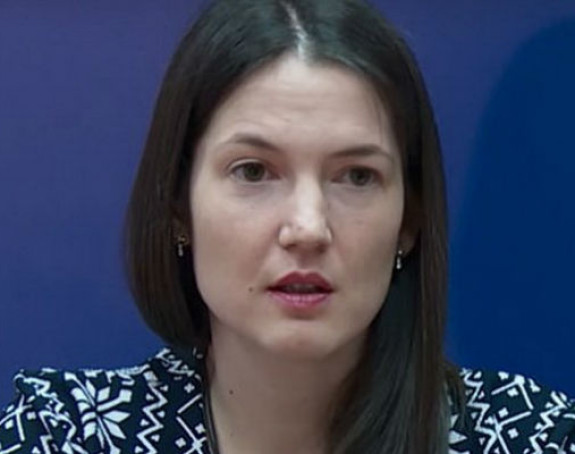 Ovo što SNSD radi narodu je drsko i monstruozno