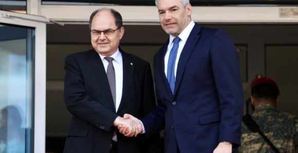 Šmit jasan: Dodik mora da prestane sa blokadama